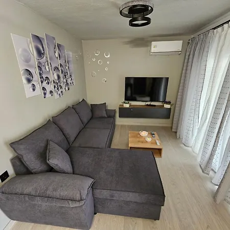 Welcome Apartment, *